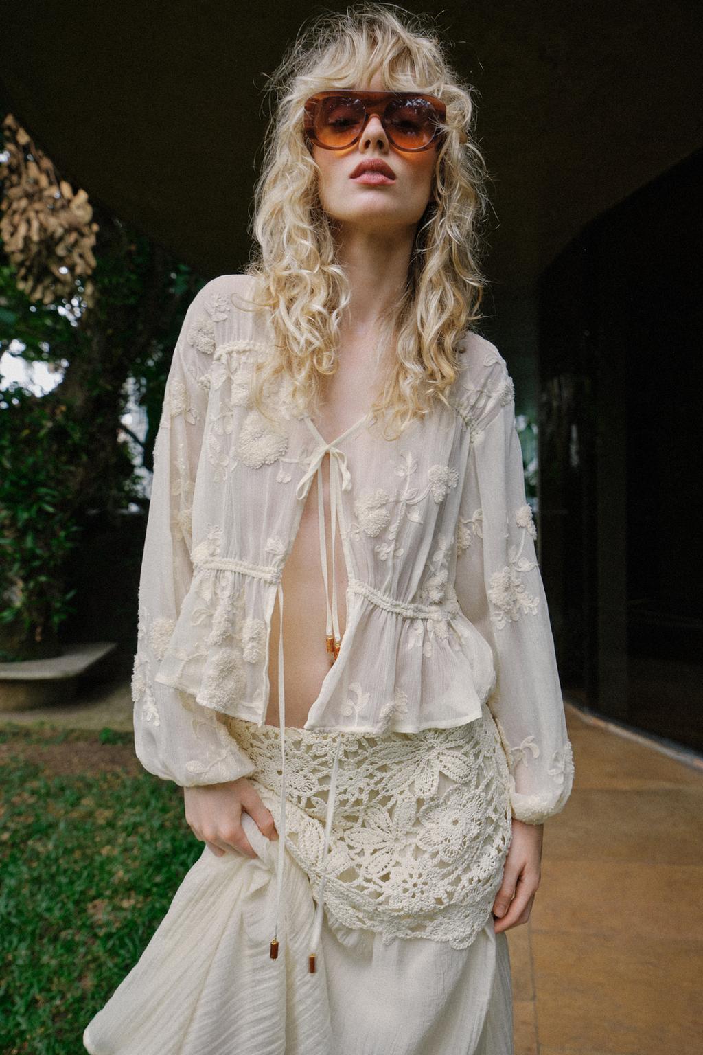 ПОЛУПРОЗРАЧНАЯ БЛУЗА С ВЫШИВКОЙ