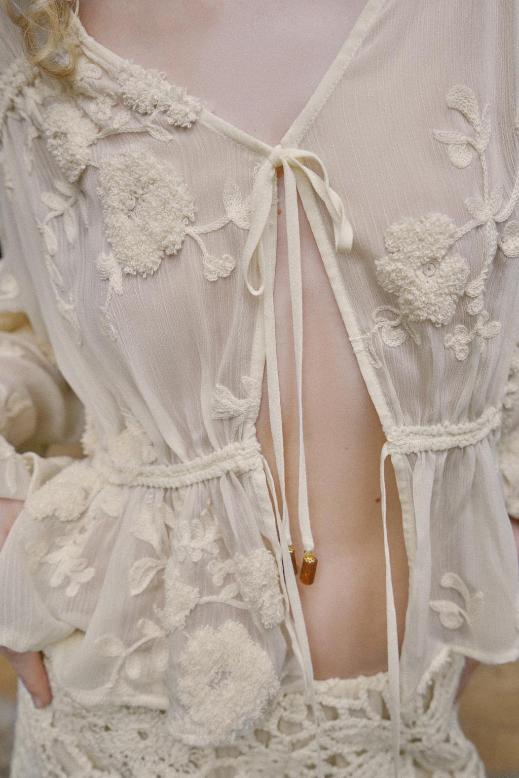 ПОЛУПРОЗРАЧНАЯ БЛУЗА С ВЫШИВКОЙ