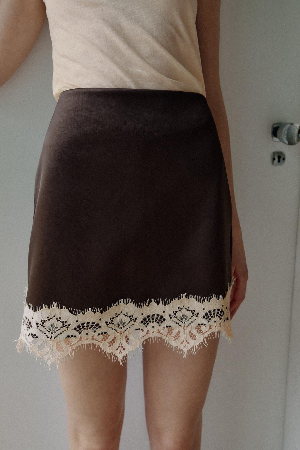 ЮБКА-ШОРТЫ С КРУЖЕВНОЙ ОТДЕЛКОЙ
