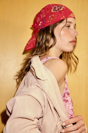 Платок с вышивкой и бисером- Заказать в России