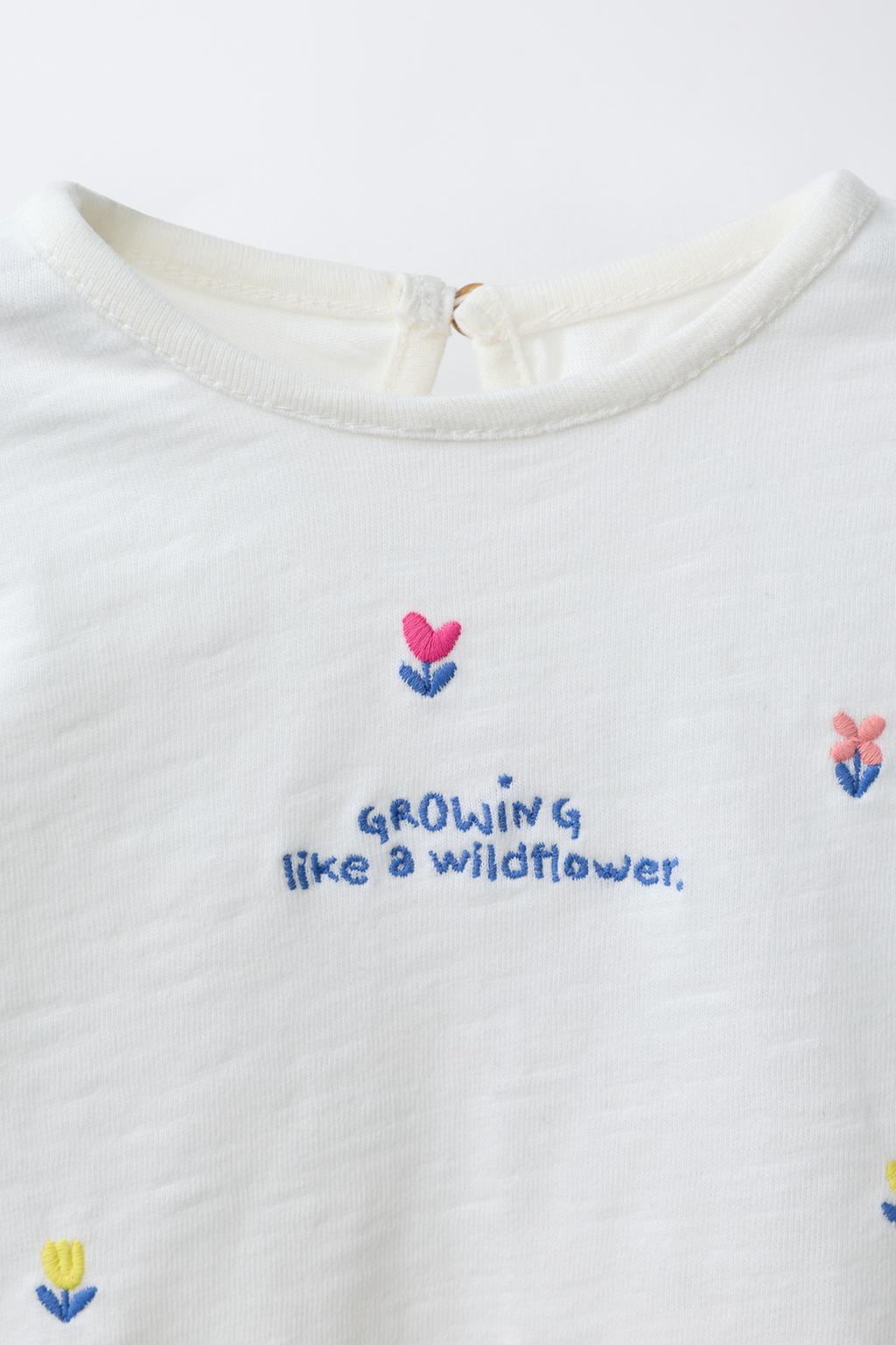 ФУТБОЛКА С ЦВЕТОЧНОЙ ВЫШИВКОЙ