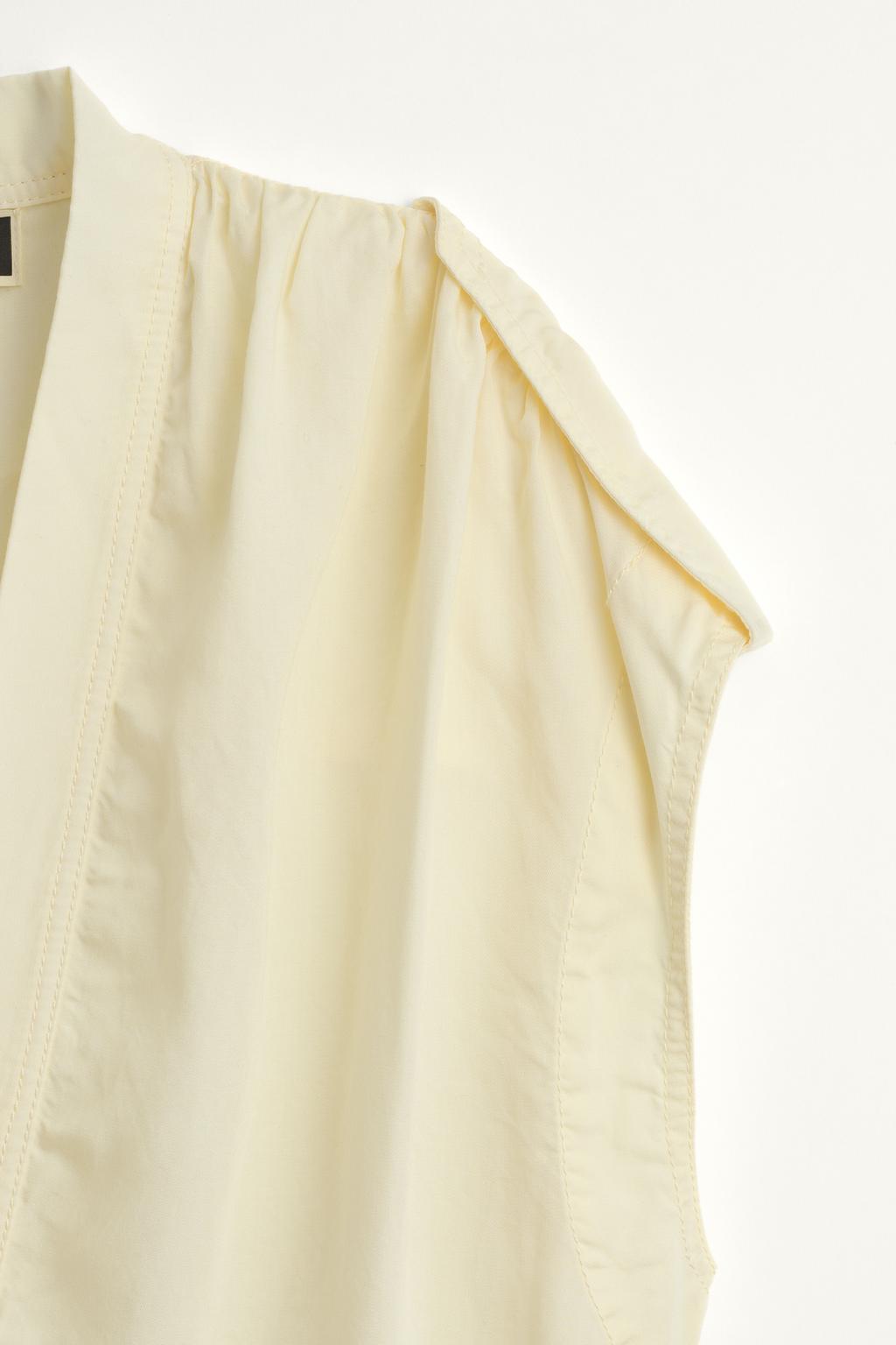 Топ с v-образным вырезом