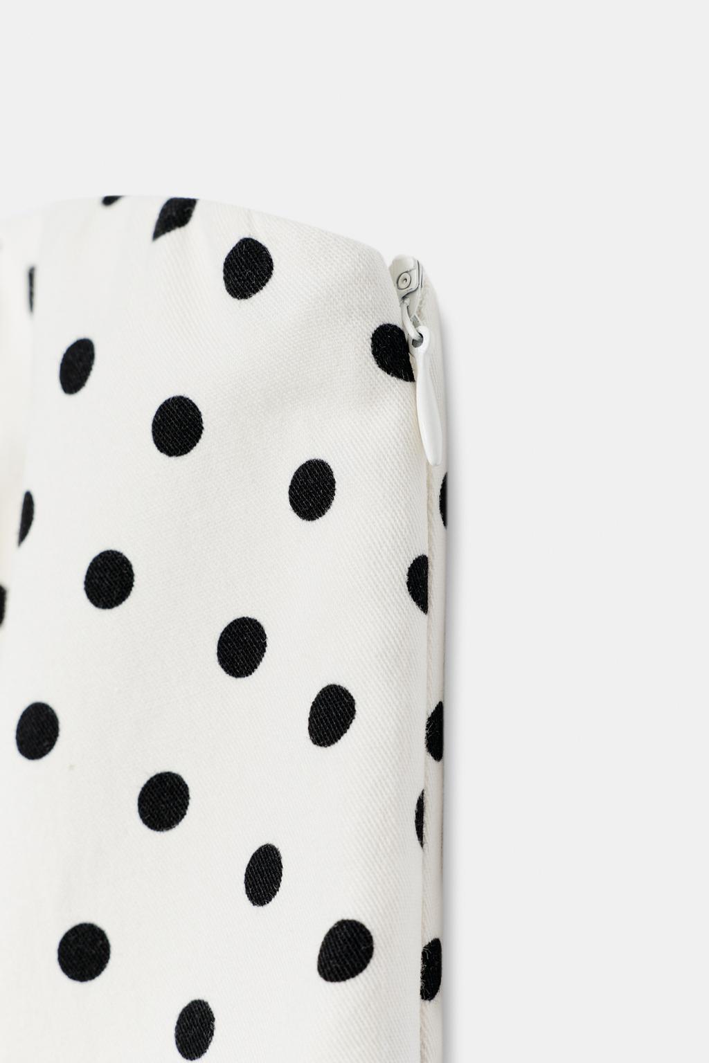 ТОП С БАСКОЙ И ОТКРЫТЫМИ ПЛЕЧАМИ В ГОРОШЕК