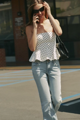 Топ с баской и открытыми плечами в горошек- Заказать в России