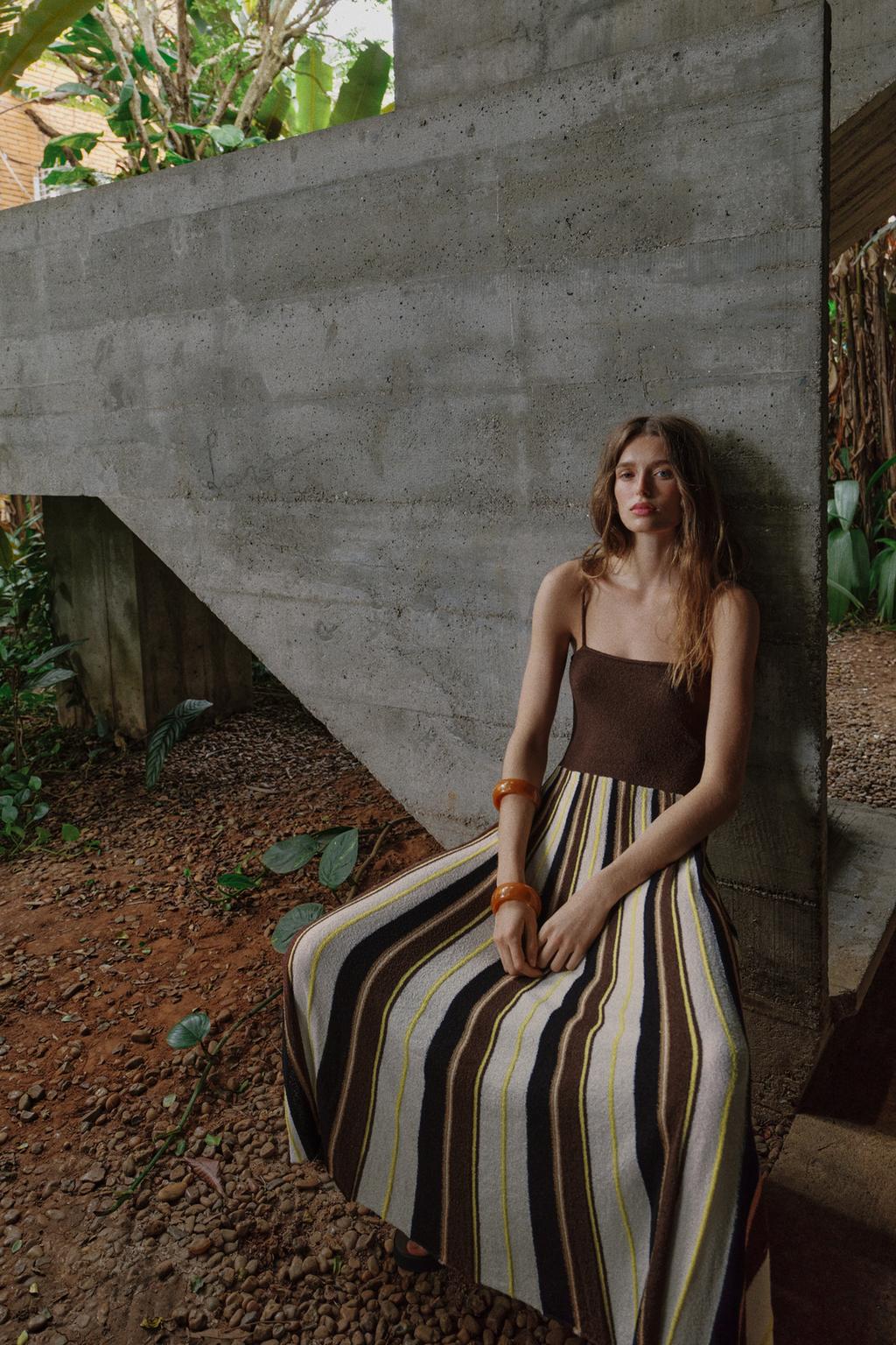 ПЛАТЬЕ ИЗ ТКАНИ В ПОЛОСКУ