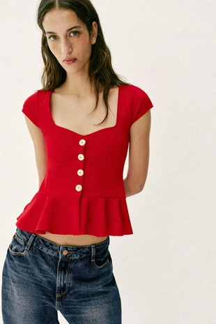 Топ с баской и пуговицами
