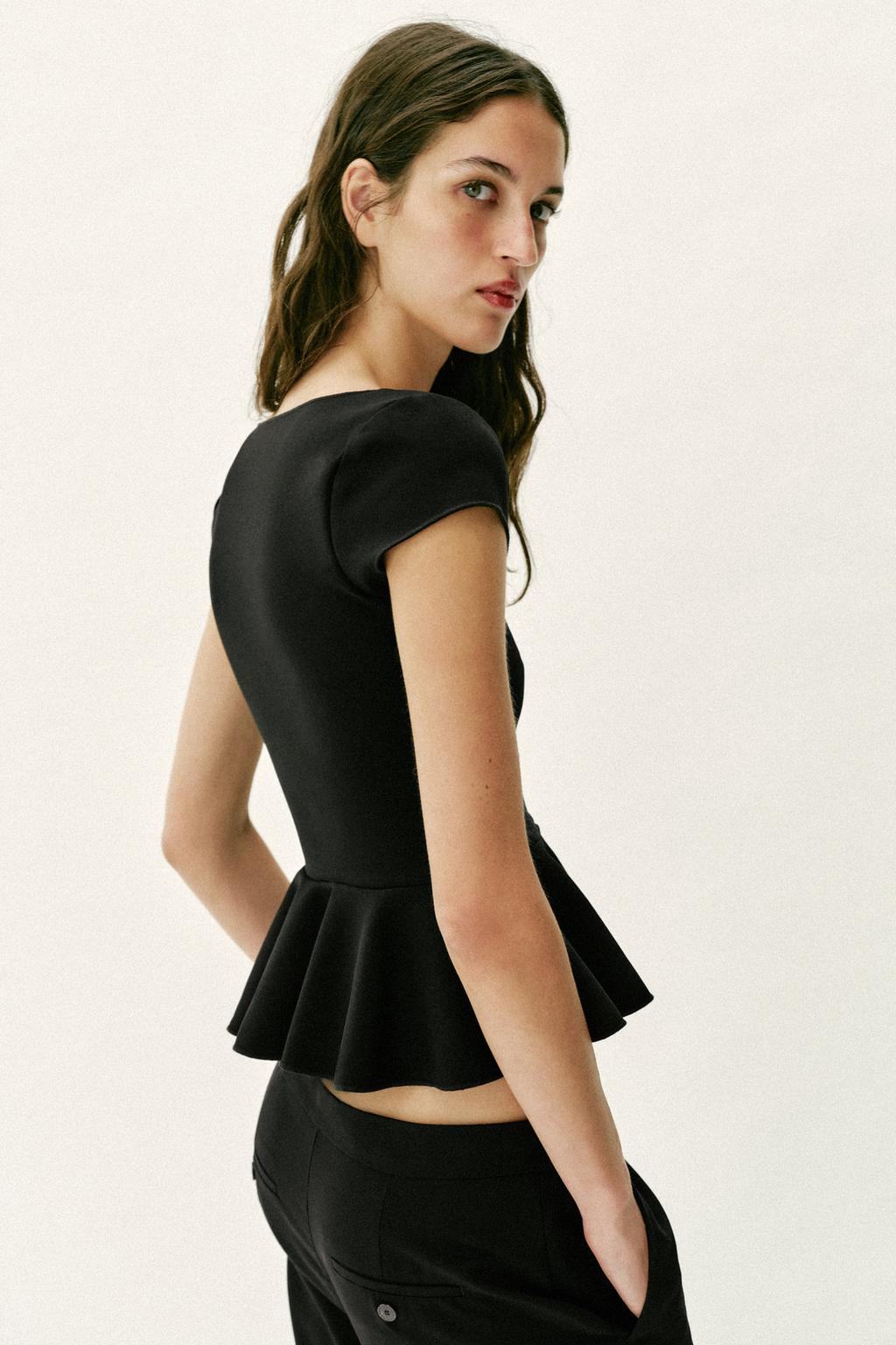 ТОП С БАСКОЙ И ПУГОВИЦАМИ