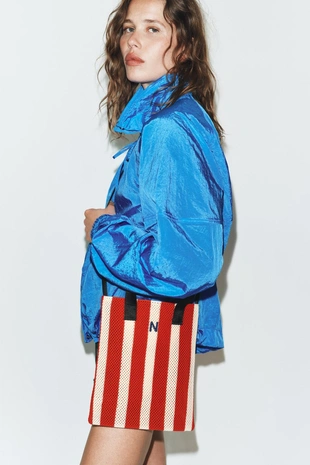 Небольшая сумка-шопер с ажурным узором- Заказать в России