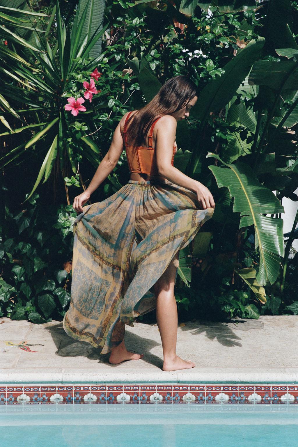 ОБЪЕМНЫЕ БРЮКИ С ПРИНТОМ И РАЗРЕЗАМИ