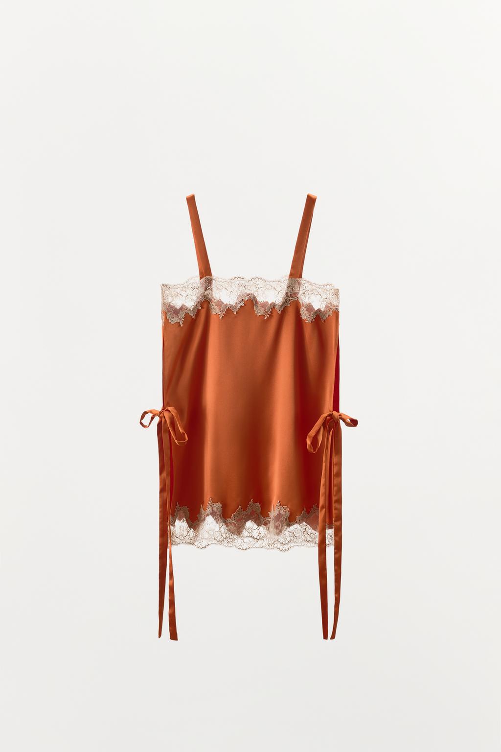 АТЛАСНЫЙ ТОП С ВЫШИВКОЙ И ЗАВЯЗКАМИ