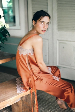 Атласные брюки с вышивкой- Заказать в России