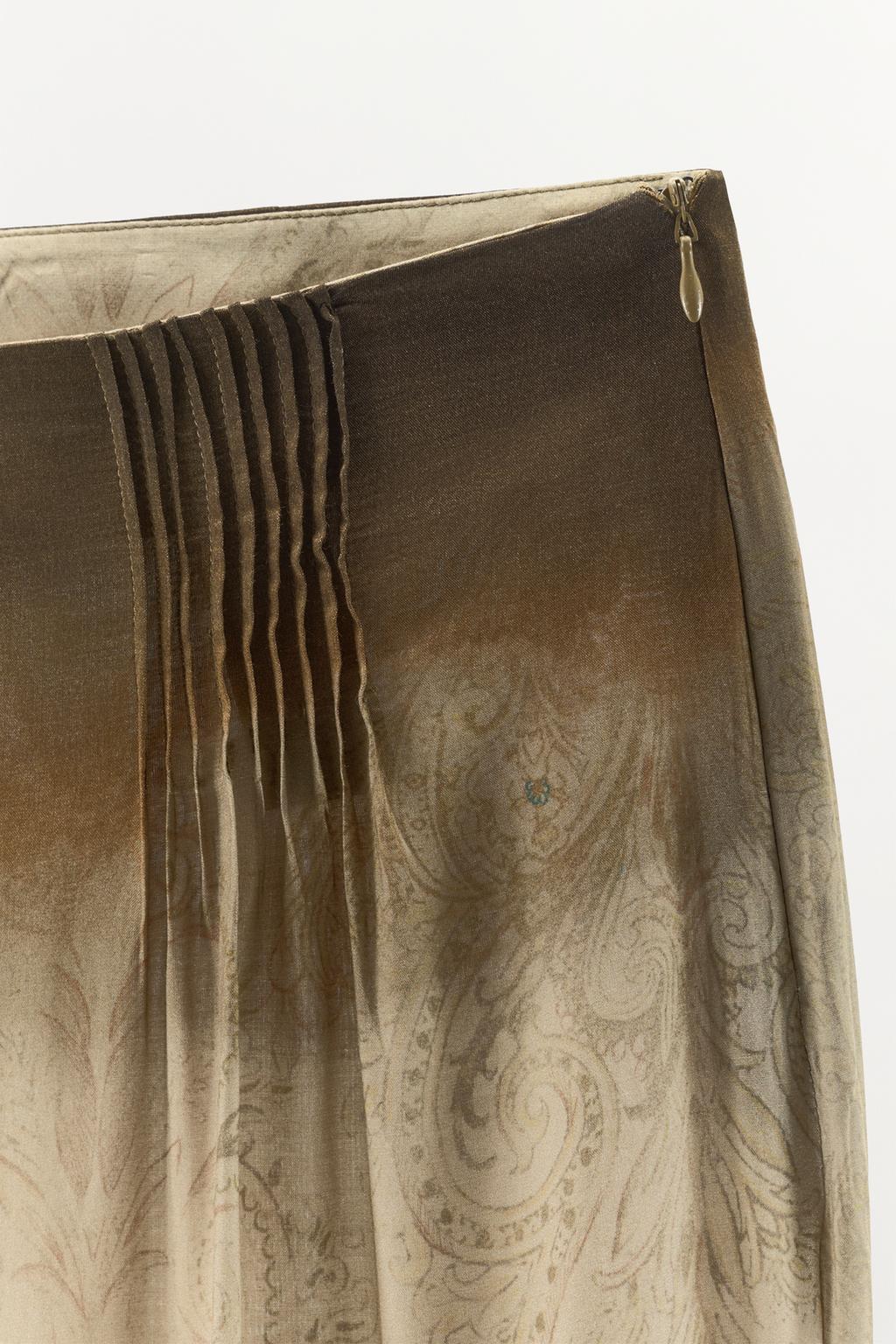 БРЮКИ С ПРИНТОМ И ЗАЩИПАМИ НА ТАЛИИ