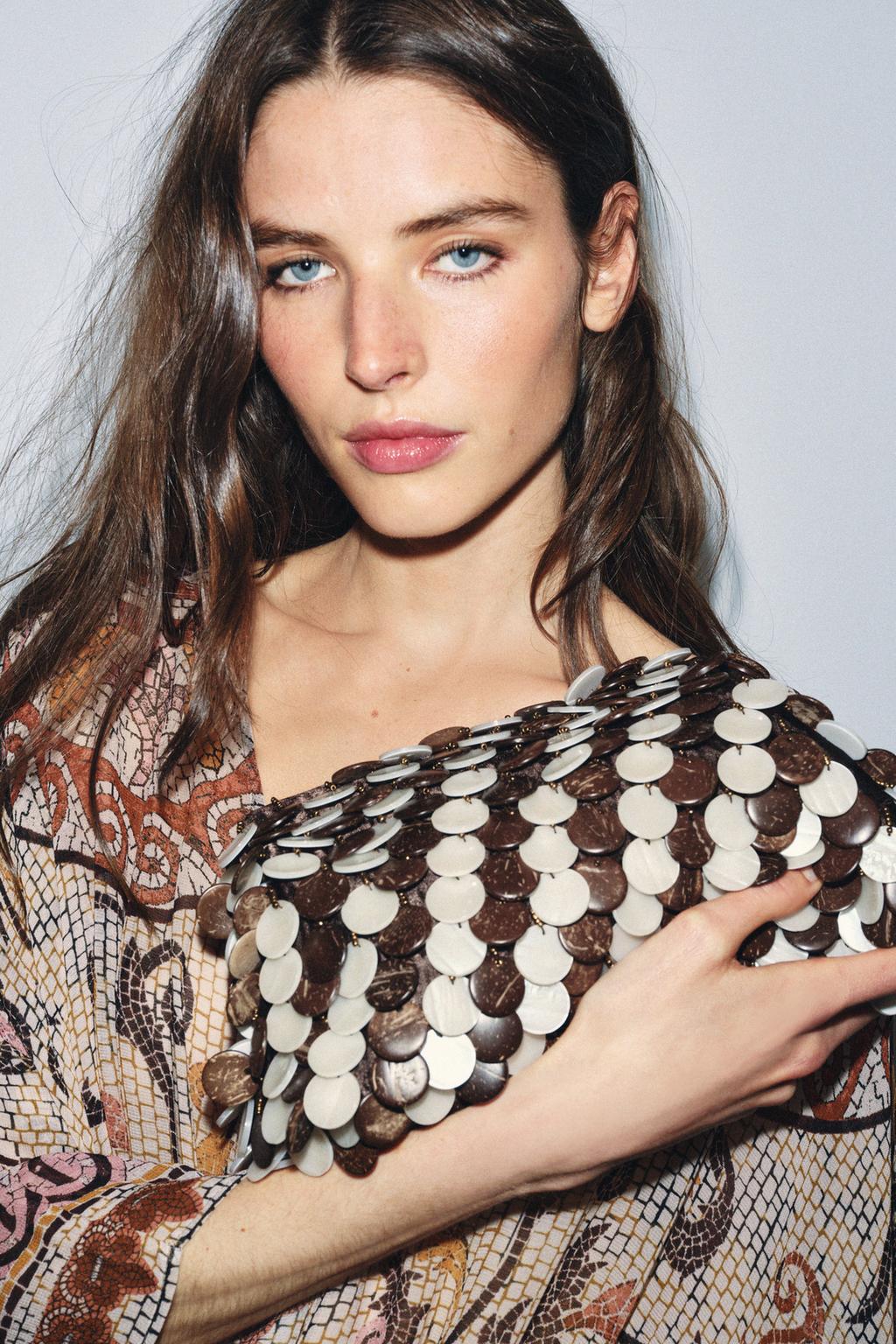 КЛАТЧ С ДЕКОРАТИВНЫМИ ДЕТАЛЯМИ