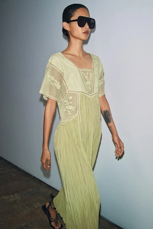 Платье плиссе с вышивкой — Zw Collection- Заказать в России