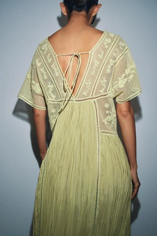 Платье плиссе с вышивкой — Zw Collection- Заказать в России