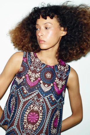 Топ с перфорированной вышивкой- Заказать в России