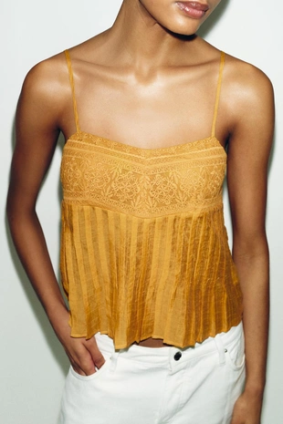 Топ на бретелях с вышивкой