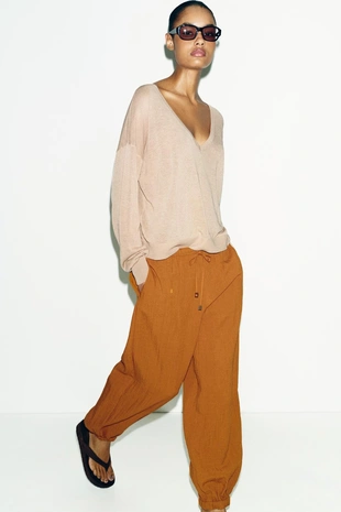 Широкие брюки на резинке