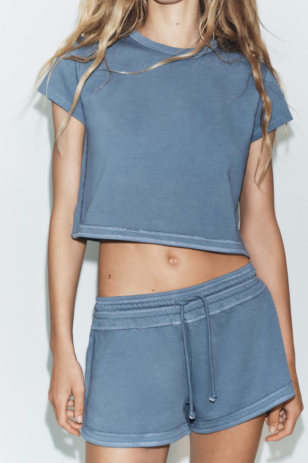 КОРОТКАЯ ФУТБОЛКА С ЭФФЕКТОМ ПОТЕРТОСТИ