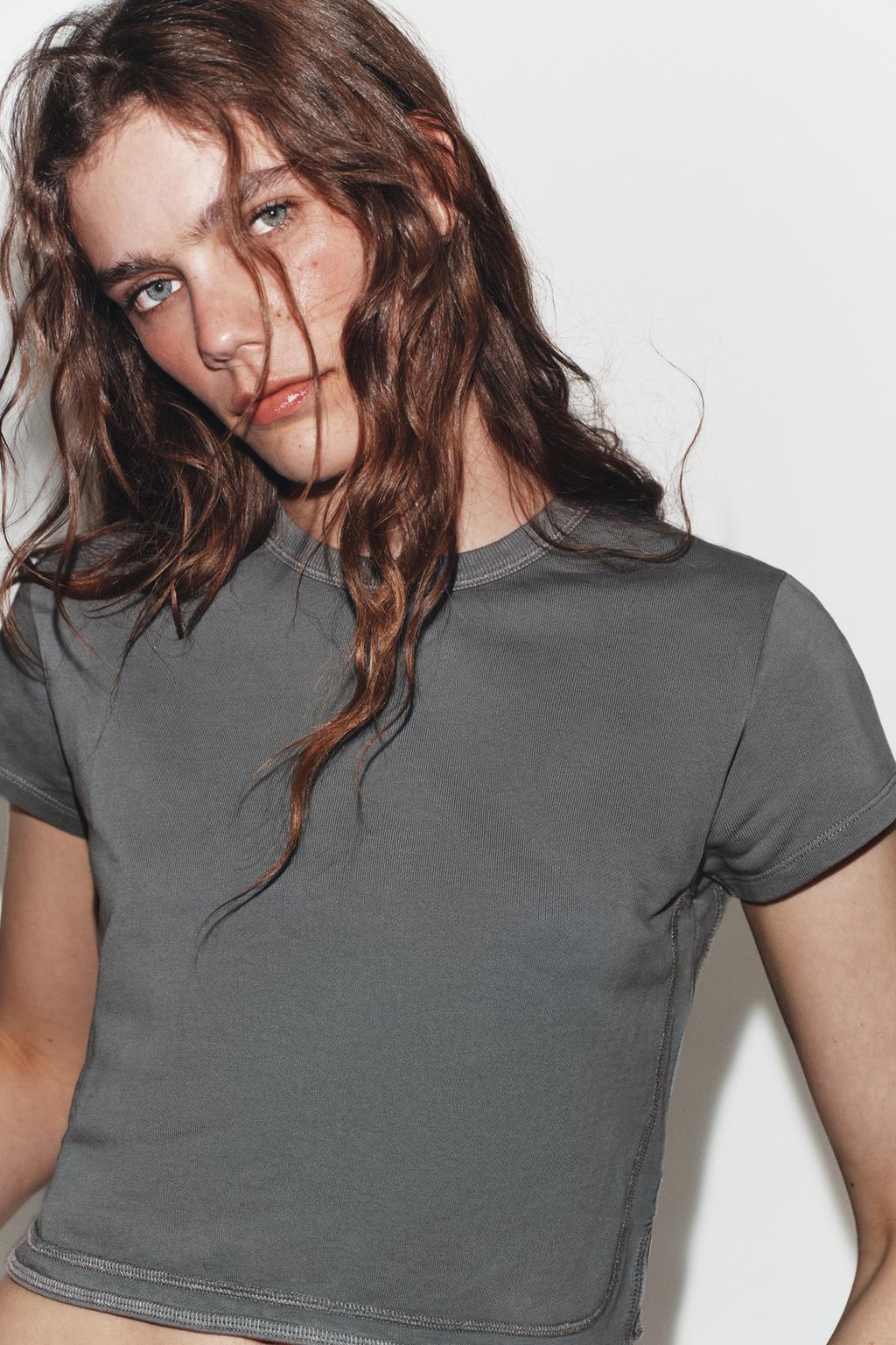 УКОРОЧЕННАЯ ФУТБОЛКА С ЭФФЕКТОМ ПОТЕРТОСТИ