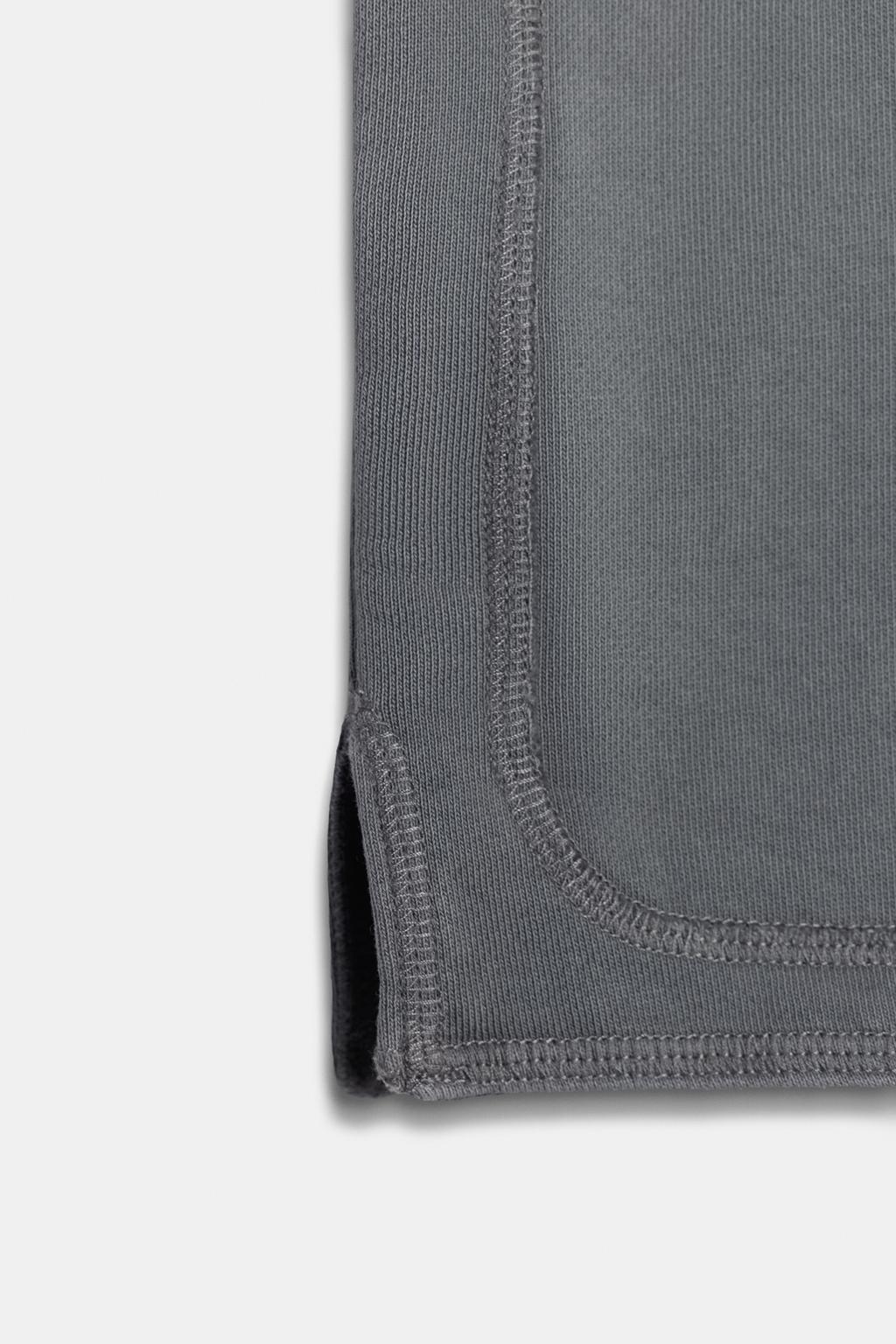 УКОРОЧЕННАЯ ФУТБОЛКА С ЭФФЕКТОМ ПОТЕРТОСТИ