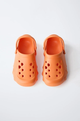 Спортивные сабо с резиновым покрытием