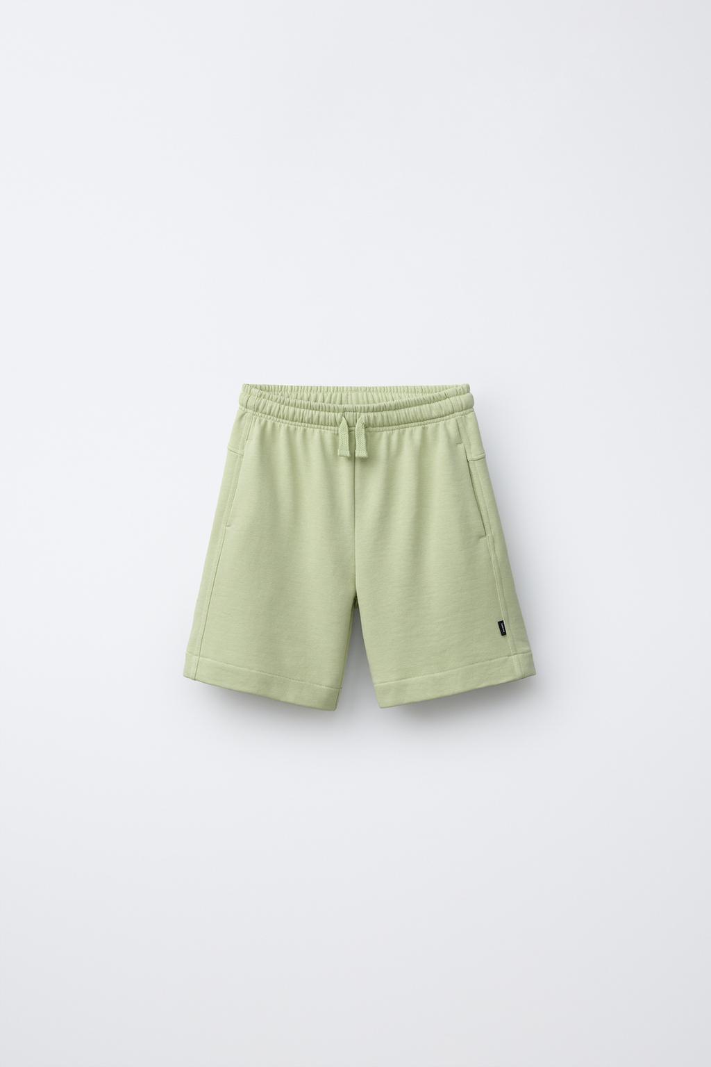 ОДНОТОННЫЕ ШОРТЫ ИЗ МЯГКОЙ ТКАНИ