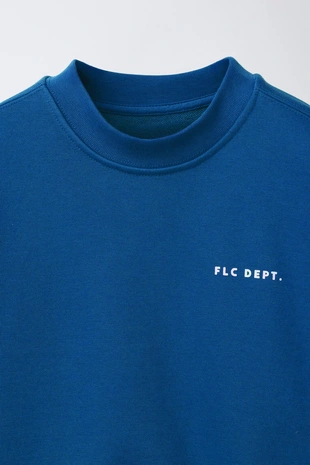 Толстовка с короткими рукавами и рельефной надписью- Заказать в России