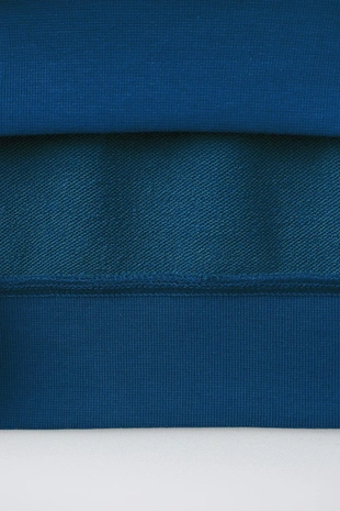 Толстовка с короткими рукавами и рельефной надписью- Заказать в России