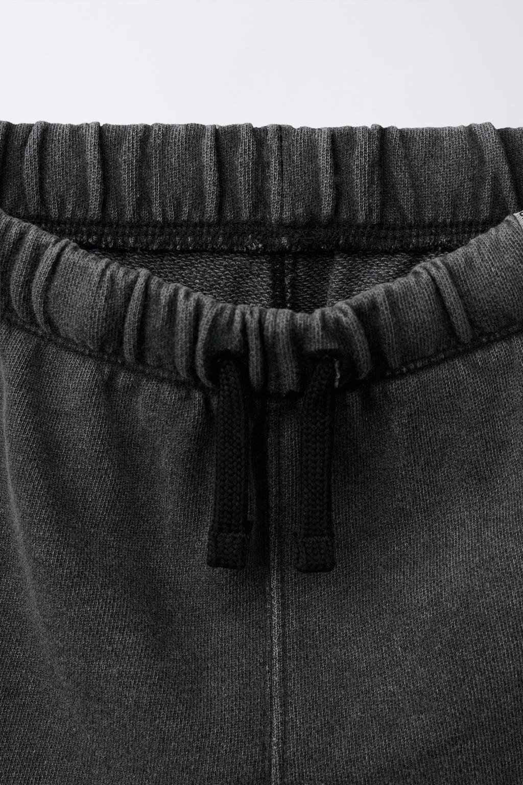 ШОРТЫ ИЗ МЯГКОЙ ТКАНИ С ЭТИКЕТКОЙ