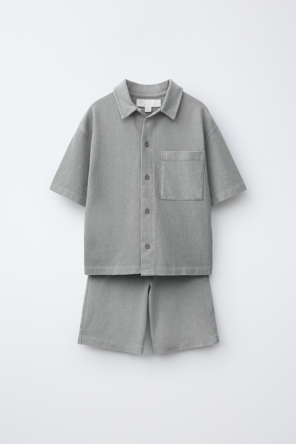 КОМПЛЕКТ ИЗ РУБАШКИ И ШОРТОВ-БЕРМУДОВ, ОКРАШЕННЫЙ В ГОТОВОМ ВИДЕ