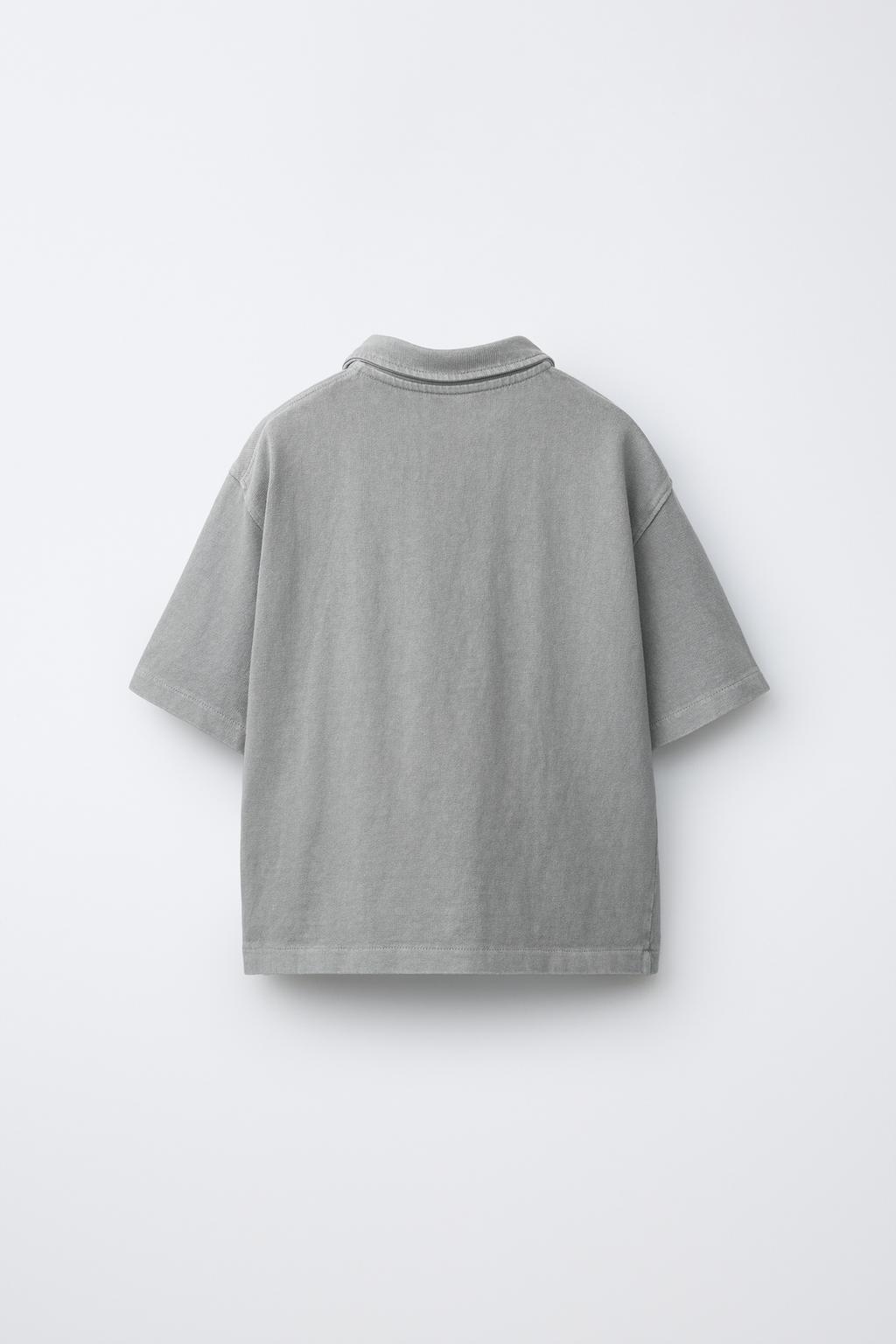 КОМПЛЕКТ ИЗ РУБАШКИ И ШОРТОВ-БЕРМУДОВ, ОКРАШЕННЫЙ В ГОТОВОМ ВИДЕ