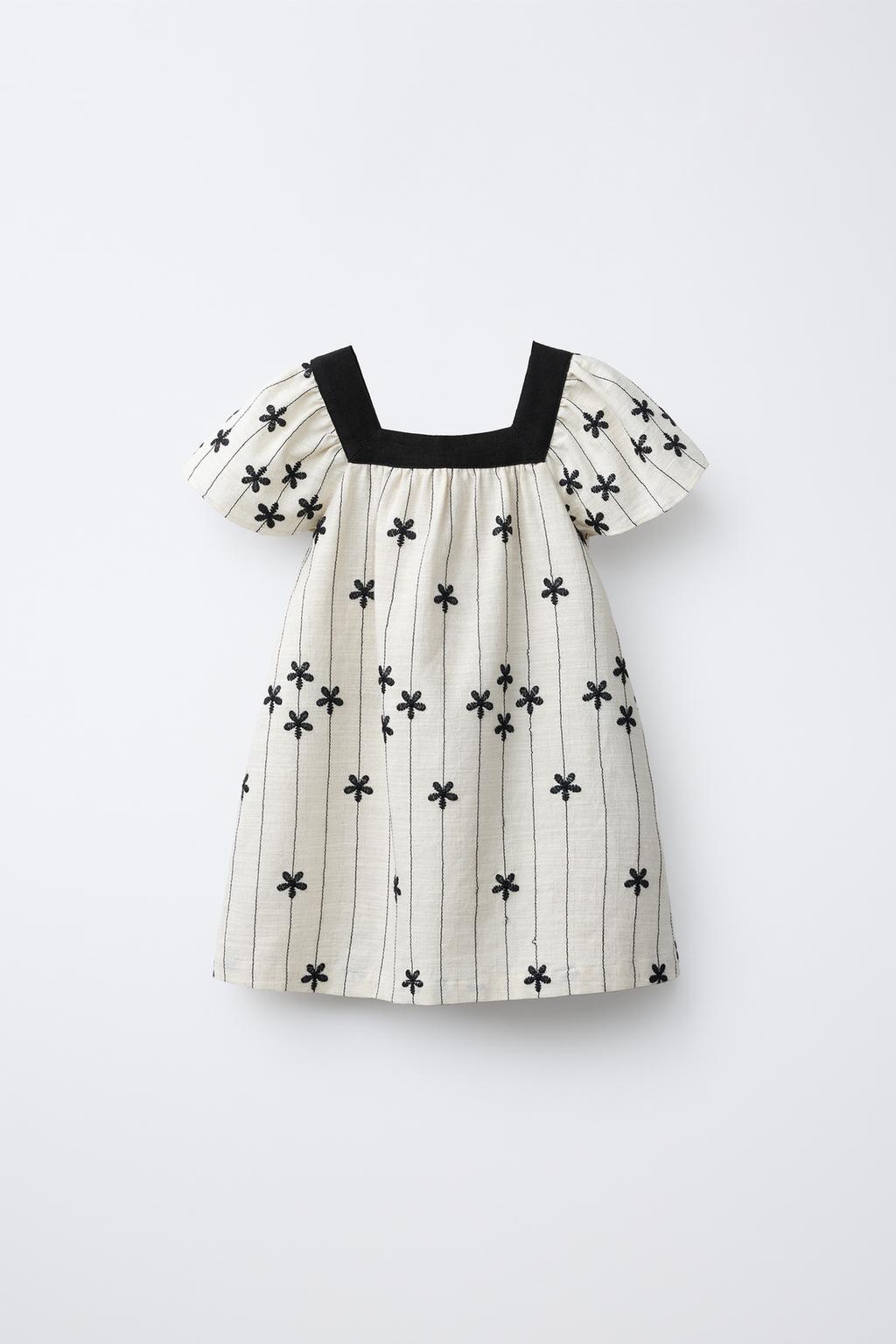 ПЛАТЬЕ С ВЫШИВКОЙ В ВИДЕ ЦВЕТОВ