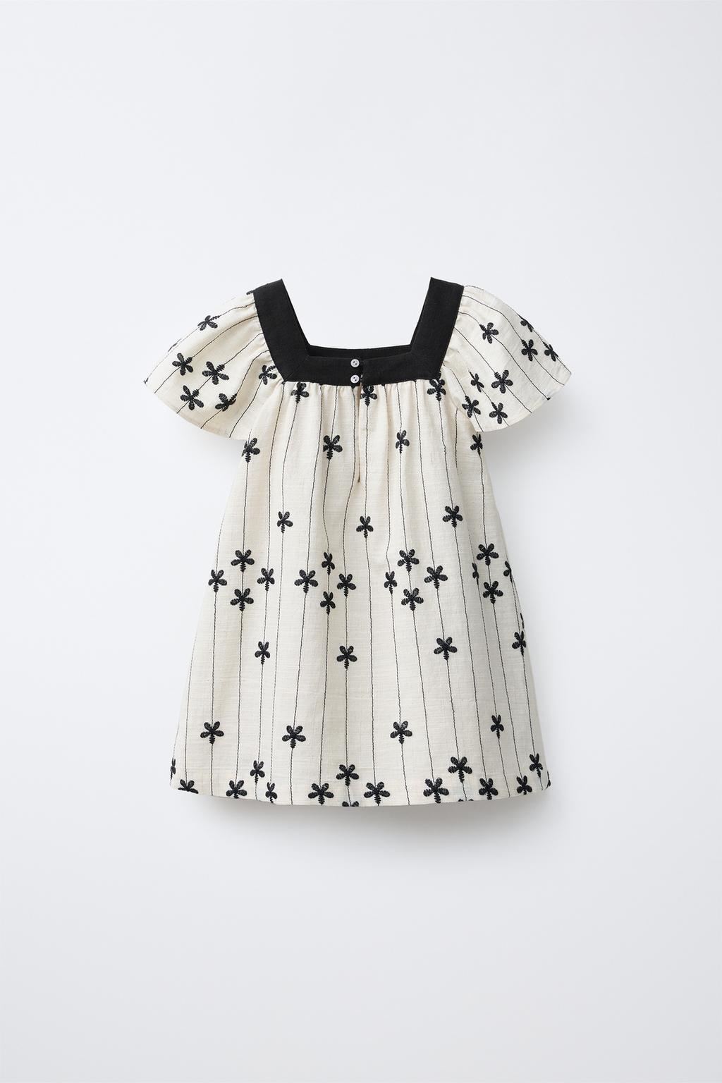 ПЛАТЬЕ С ВЫШИВКОЙ В ВИДЕ ЦВЕТОВ