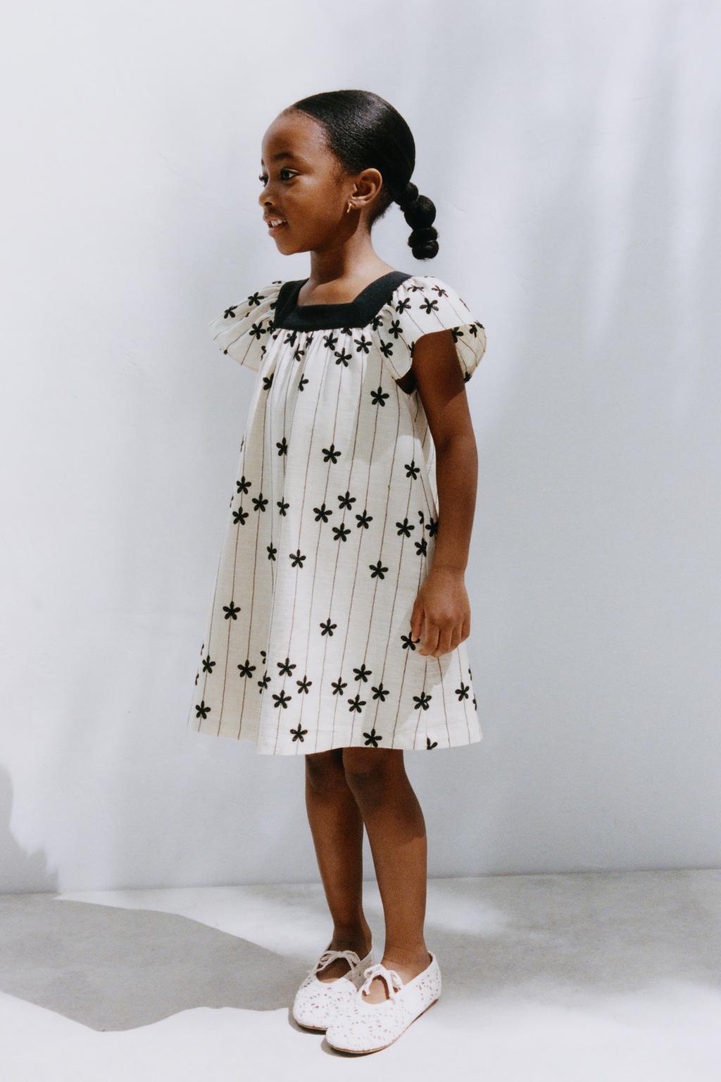 ПЛАТЬЕ С ВЫШИВКОЙ В ВИДЕ ЦВЕТОВ