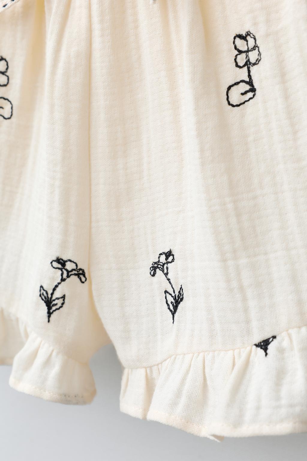 ШОРТЫ С ВЫШИВКОЙ ЦВЕТОВ ИЗ РЕЛЬЕФНОЙ ТКАНИ