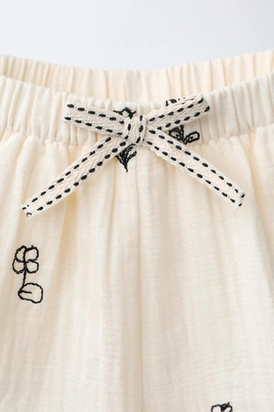 Шорты с вышивкой цветов из рельефной ткани- Заказать в России