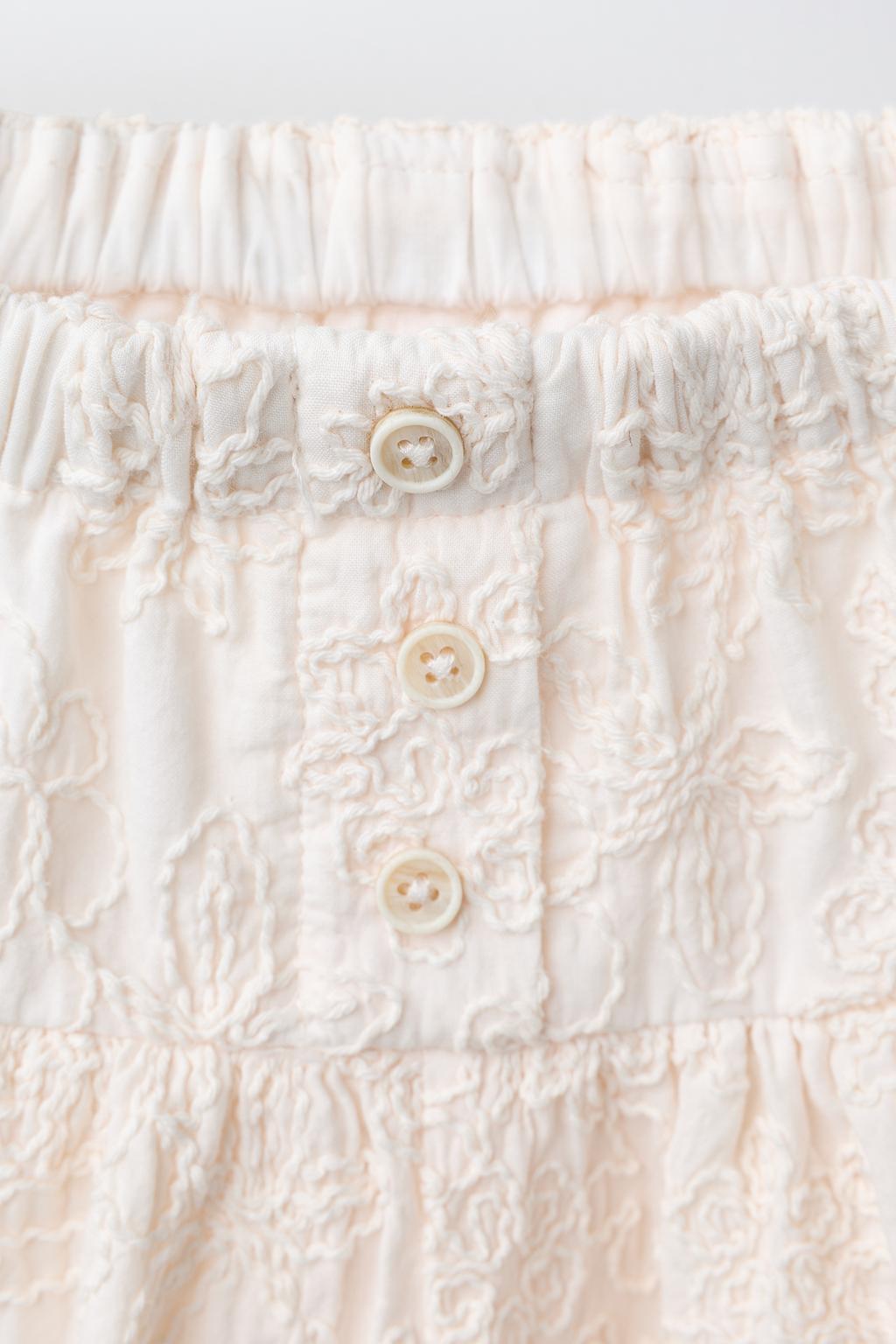 ШОРТЫ С ВЫШИТЫМИ ЦВЕТАМИ