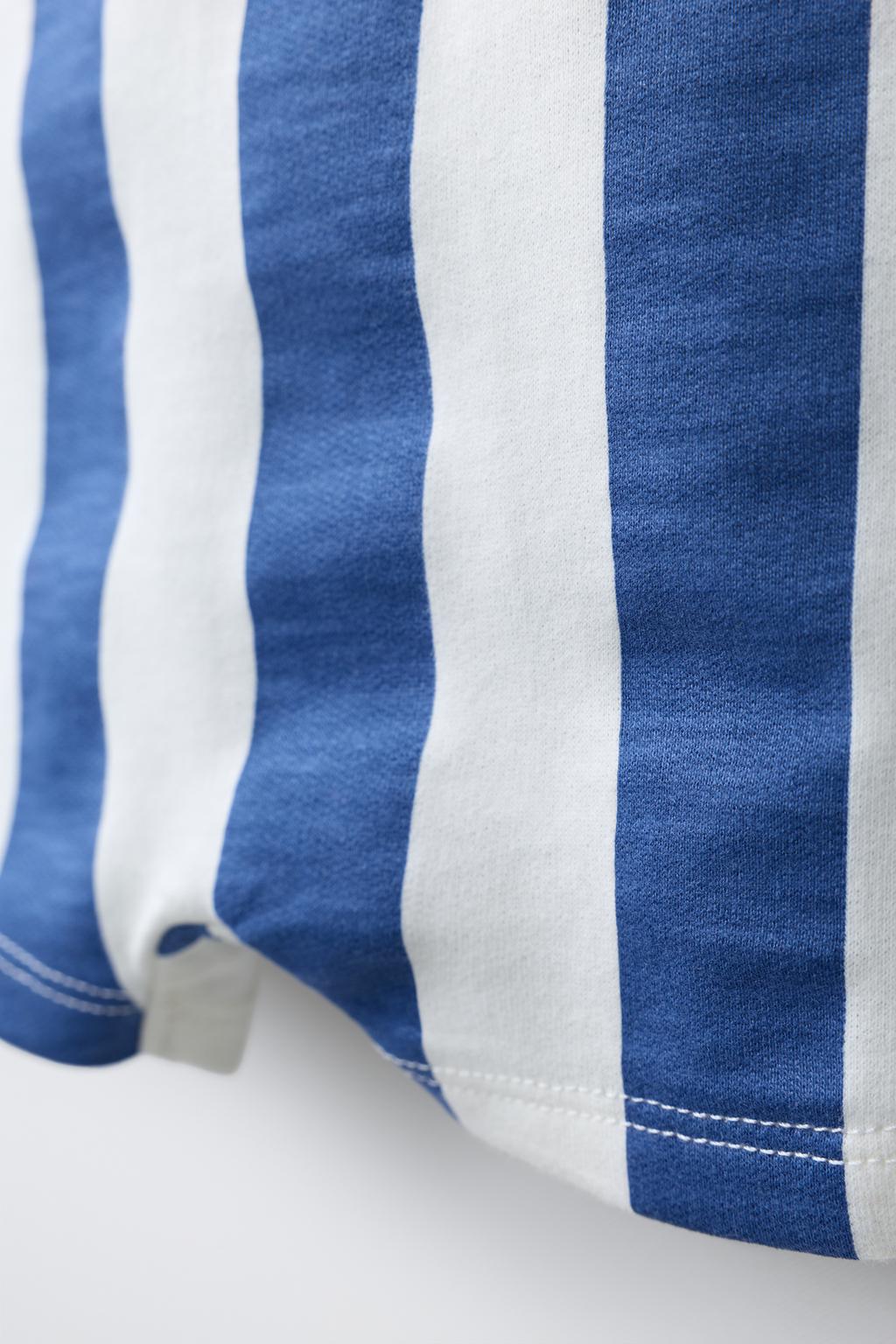 КОРОТКИЙ КОМБИНЕЗОН В ПОЛОСКУ С ЭТИКЕТКОЙ КРАБА