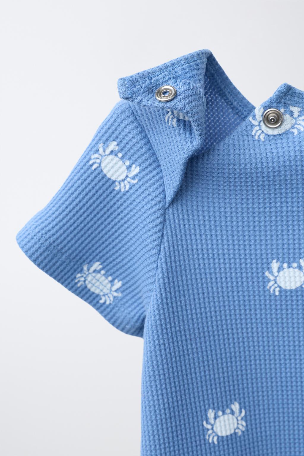 КОМБИНЕЗОН ИЗ РЕЛЬЕФНОЙ ТКАНИ С КРАБАМИ