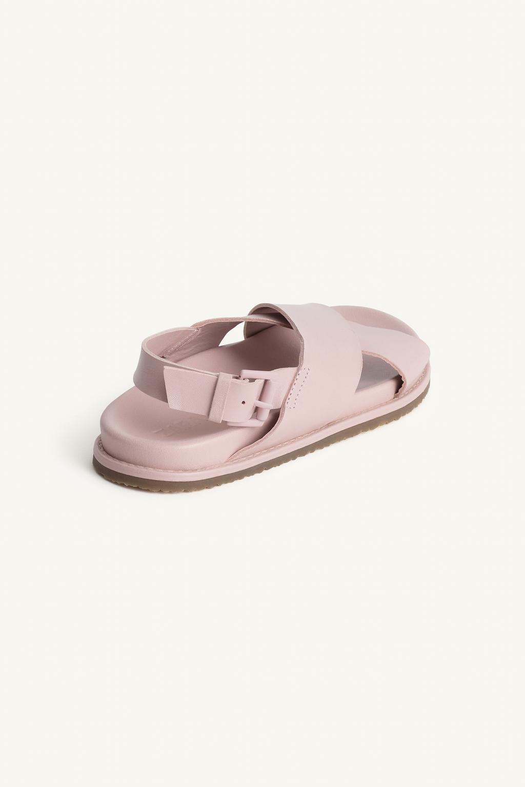 Сандалии из кожи с перекрестными лямками