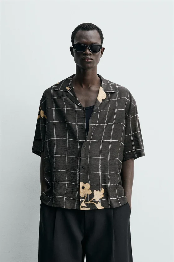 РУБАШКА ИЗ СТРУЯЩЕЙСЯ ТКАНИ С КОМБИНИРОВАННЫМ ПРИНТОМ