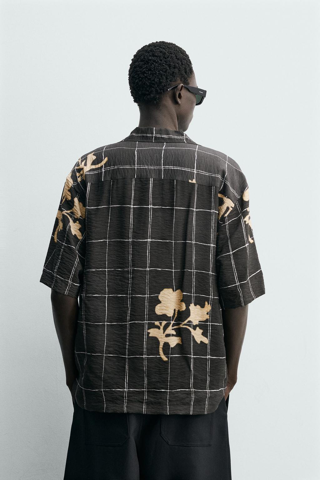 РУБАШКА ИЗ СТРУЯЩЕЙСЯ ТКАНИ С КОМБИНИРОВАННЫМ ПРИНТОМ