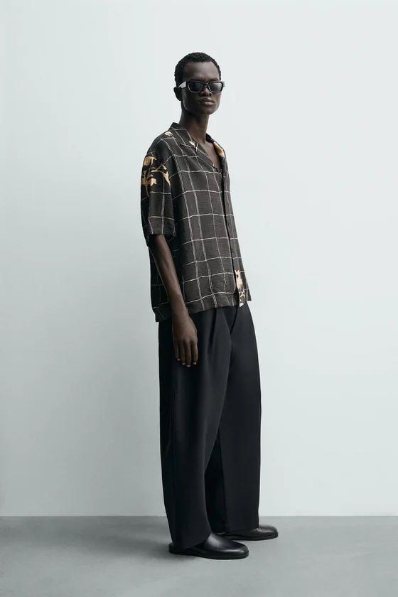 РУБАШКА ИЗ СТРУЯЩЕЙСЯ ТКАНИ С КОМБИНИРОВАННЫМ ПРИНТОМ
