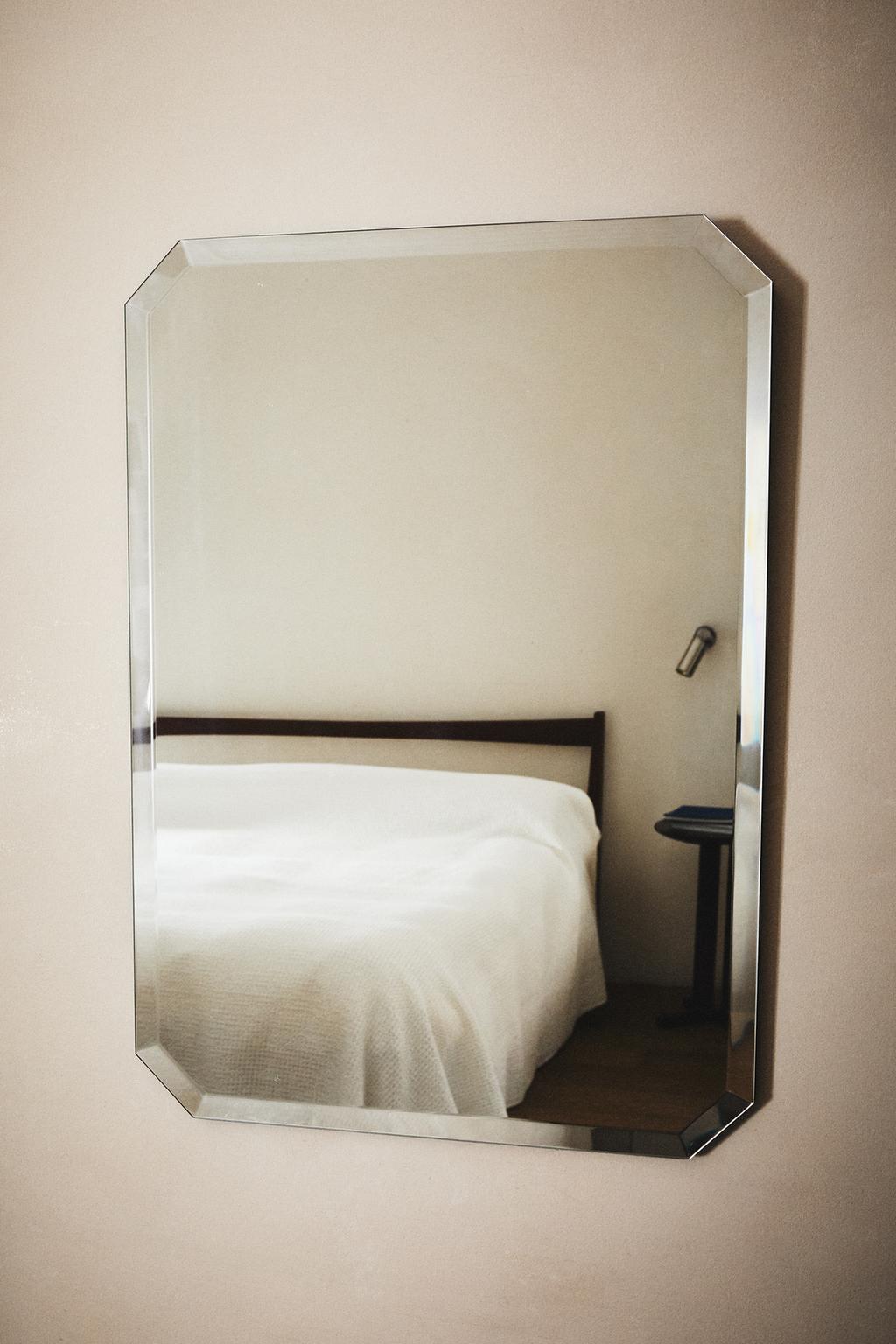 Прямоугольное зеркало настенное со скосами