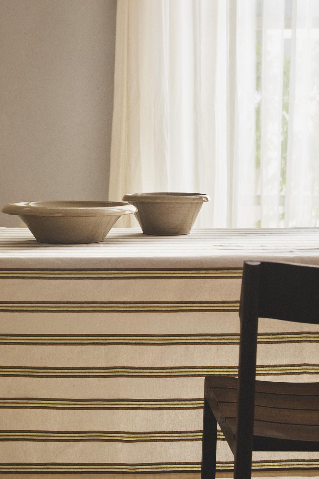 Скатерть из хлопка с смолистым покрытием и неровными полосами