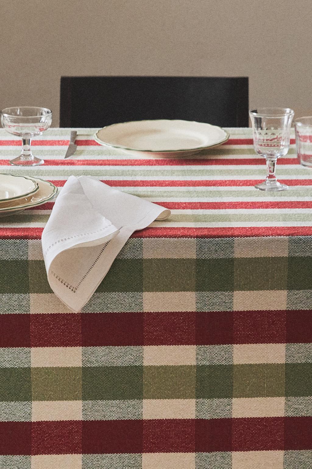 Салфетка с клетчатым узором