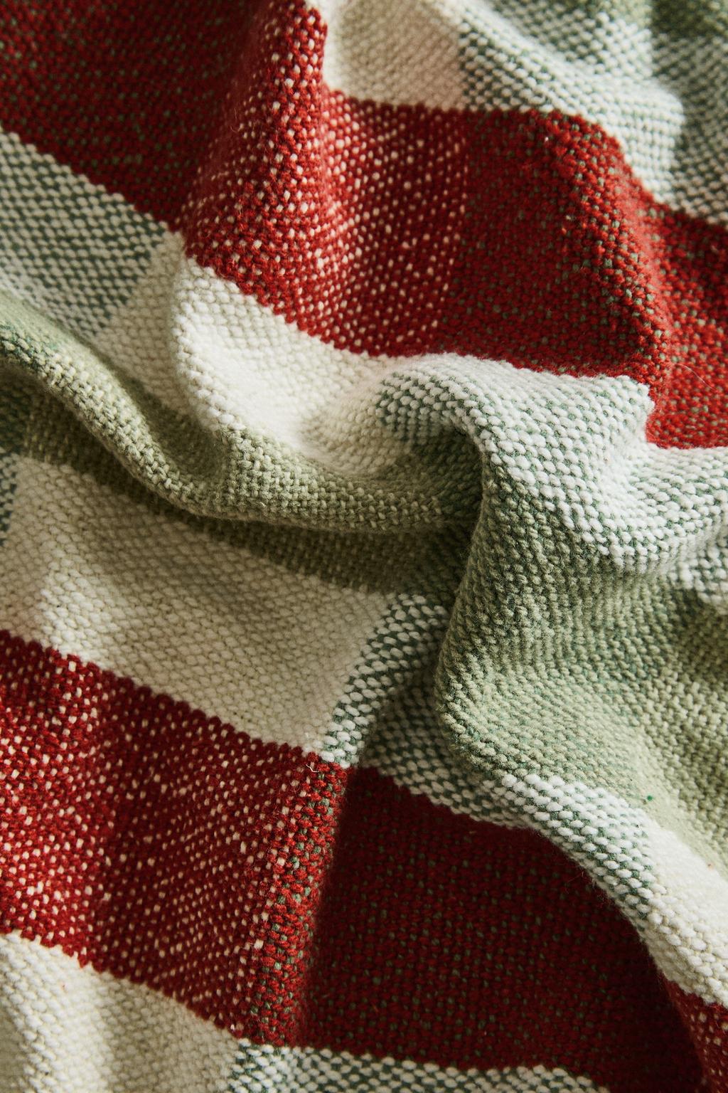 Салфетка с клетчатым узором