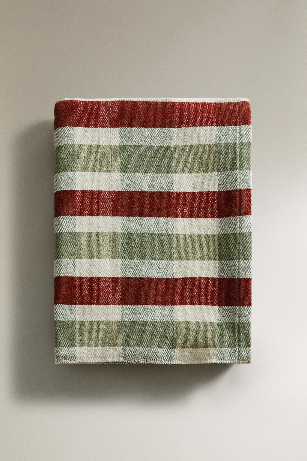 Салфетка с клетчатым узором