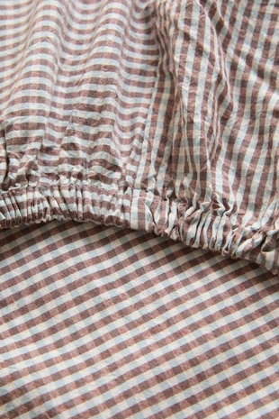 Детский простынь на резинке с клетчатым узором из окрашенной нити- Заказать в России